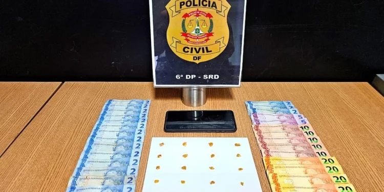 Mãe e filha fingiam ser moradoras de rua para vender crack Mãe e filha fingiam ser moradoras de rua para vender crack