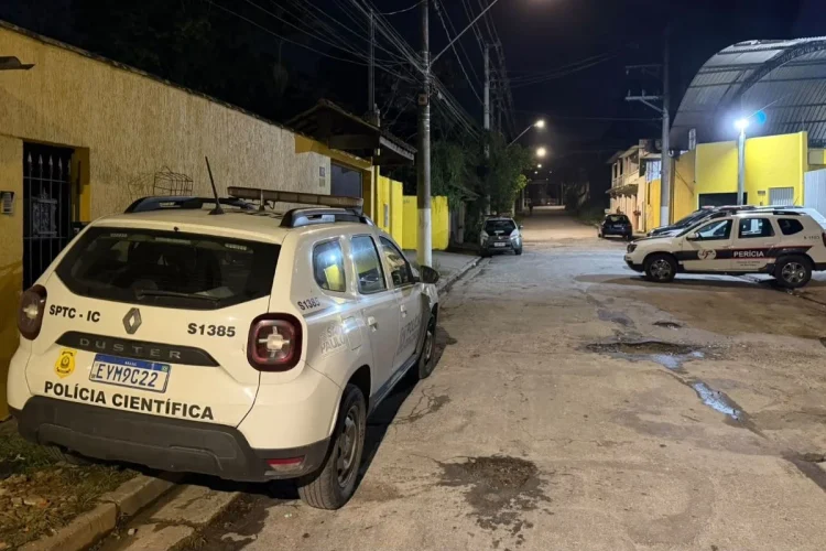 Suíte onde Larissa foi encontrada tinha box estilhaçado e sangue