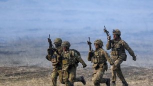 EUA enviam novas tropas a país da Otan próximo da Rússia, diz presidente EUA enviam novas tropas a país da Otan próximo da Rússia, diz presidente