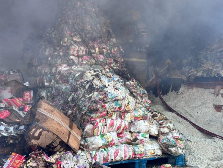 Incêndio de grandes proporções destrói mercado em Rio Branco