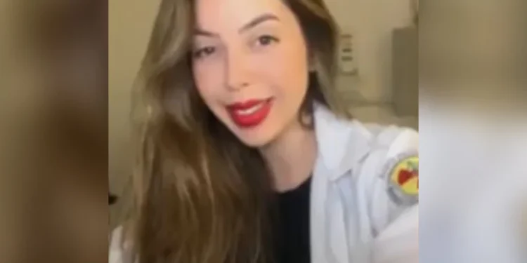Suíte onde Larissa foi encontrada tinha box estilhaçado e sangue