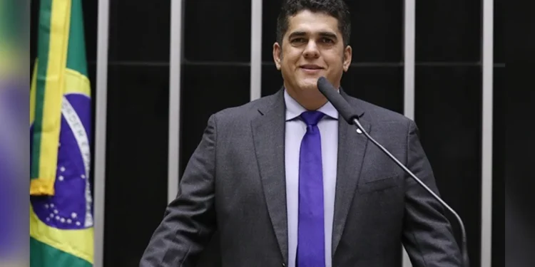 Corrupção: PF acha celular no esgoto e R$ 87 mil em buscas contra deputado Corrupção: PF acha celular no esgoto e R$ 87 mil em buscas contra deputado