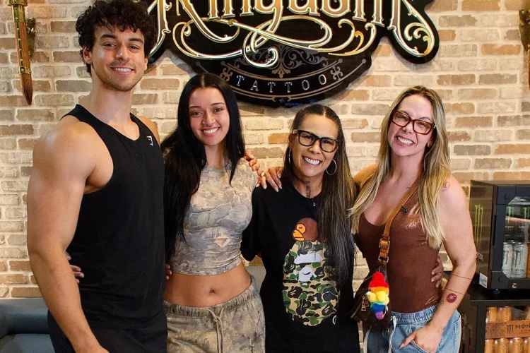 Foto: filha de Carla Perez, Camilly Victória assume namoro com americana