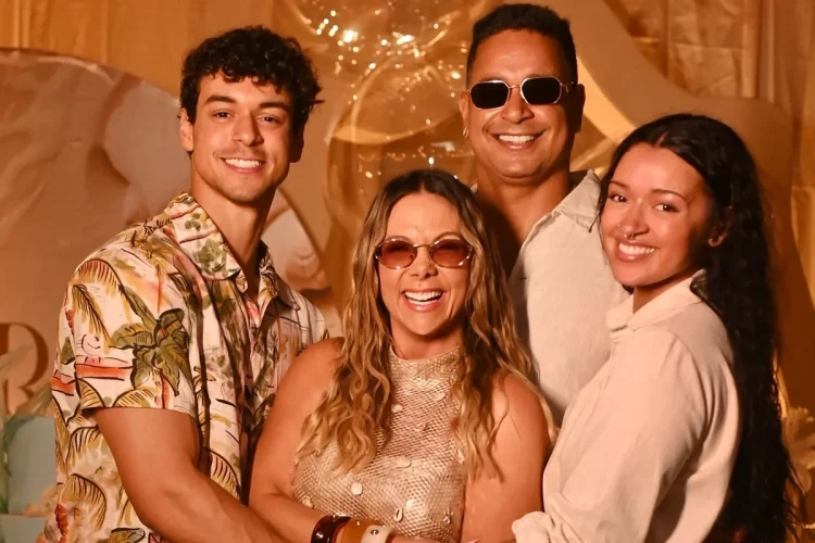 Foto: filha de Carla Perez, Camilly Victória assume namoro com americana