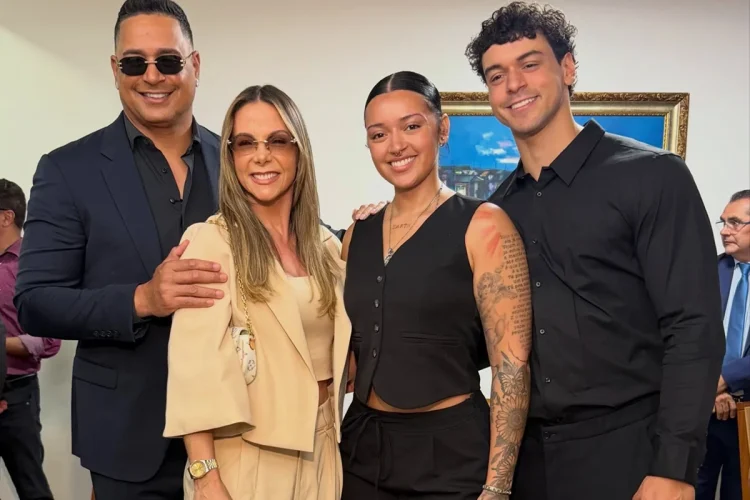 Foto: filha de Carla Perez, Camilly Victória assume namoro com americana