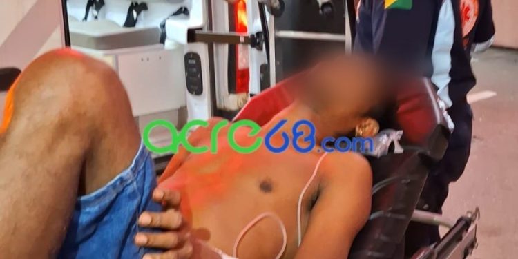Homem de 27 anos é baleado no bairro Portelinha, em Porto Acre, e socorrido após ligar para a irmã