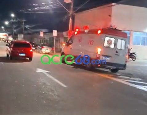 Grave acidente na BR-364: Colisão entre moto e ônibus escolar deixa mãe e filho gravemente feridos no interior do Acre Grave acidente na BR-364: Colisão entre moto e ônibus escolar deixa mãe e filho gravemente feridos no interior do Acre