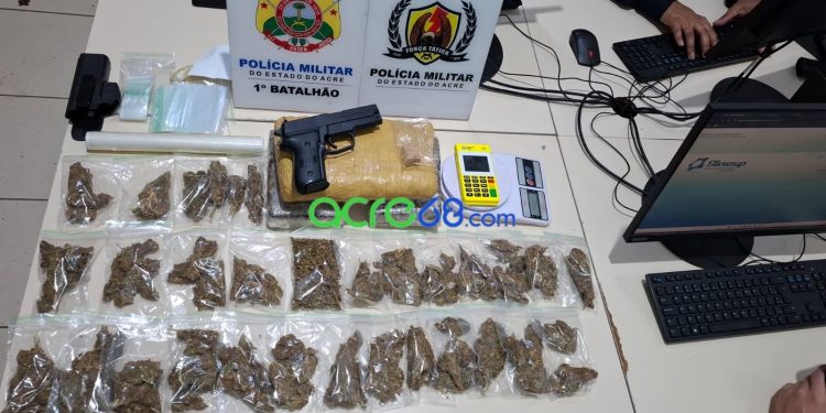 Força Tática desarticula central de armazenamento de entorpecentes e apreende quase 4 kg de drogas no bairro Conquista Força Tática desarticula central de armazenamento de entorpecentes e apreende quase 4 kg de drogas no bairro Conquista