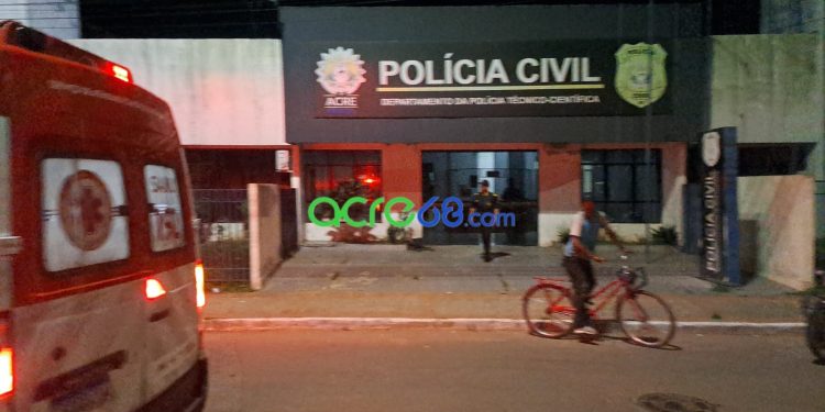 Servidor público de 58 anos é brutalmente assassinado durante invasão domiciliar em Porto Acre Servidor público de 58 anos é brutalmente assassinado durante invasão domiciliar em Porto Acre