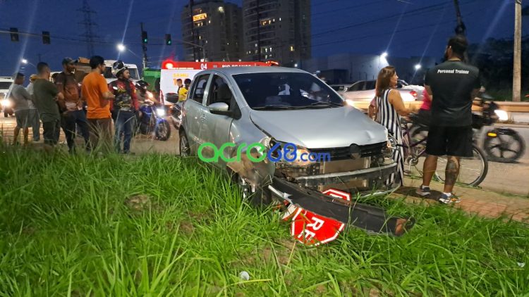 Colisão em frente à sede da PF deixa ciclista com fratura exposta na Via Verde