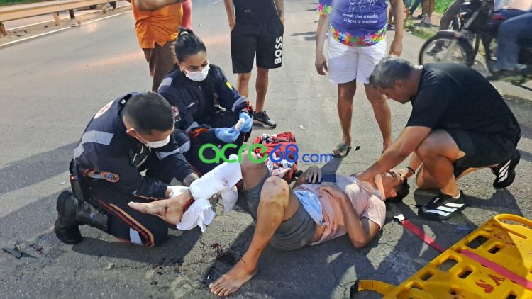 Colisão em frente à sede da PF deixa ciclista com fratura exposta na Via Verde