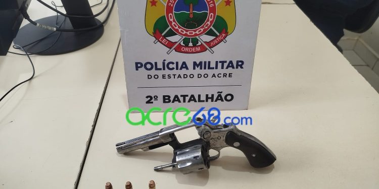 Ação do 2º BPM resulta na apreensão de revólver .357 e prisão de jovem na Cidade do Povo