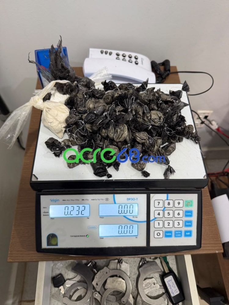 BOPE apreende quase 12 kg de droga ocultos em botijão no bairro Wanderley Dantas