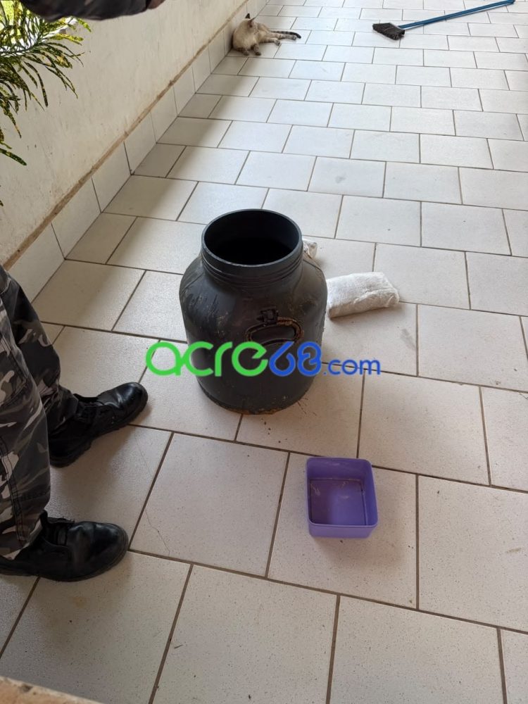 BOPE apreende quase 12 kg de droga ocultos em botijão no bairro Wanderley Dantas