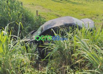 ​Veículo cai em bueiro na Estrada do Barro Vermelho e deixa duas pessoas feridas em Rio Branco