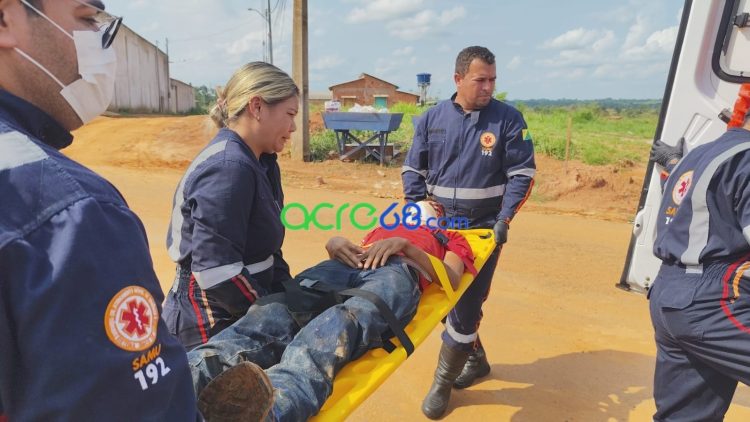 ​Veículo cai em bueiro na Estrada do Barro Vermelho e deixa duas pessoas feridas em Rio Branco