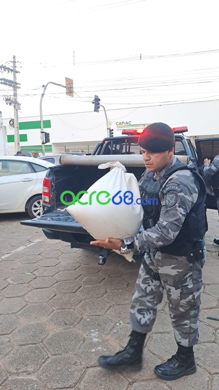 Com apoio do cão farejador Pantro, BOPE intercepta mais de 7 kg de skank em transportadora da Capital
