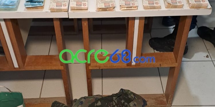 Operação policial em Rio Branco desarticula suposto esquema de agiotagem armada no Belo Jardim Operação policial em Rio Branco desarticula suposto esquema de agiotagem armada no Belo Jardim