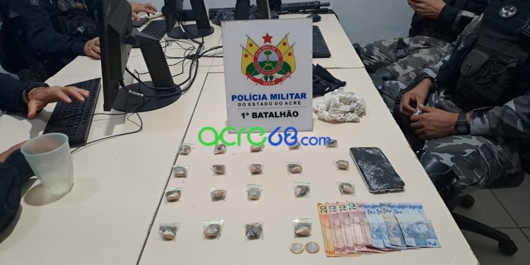Suspeito de tráfico de drogas é preso no bairro João Eduardo II após tentar esconder entorpecentes em curativo na perna Suspeito de tráfico de drogas é preso no bairro João Eduardo II após tentar esconder entorpecentes em curativo na perna