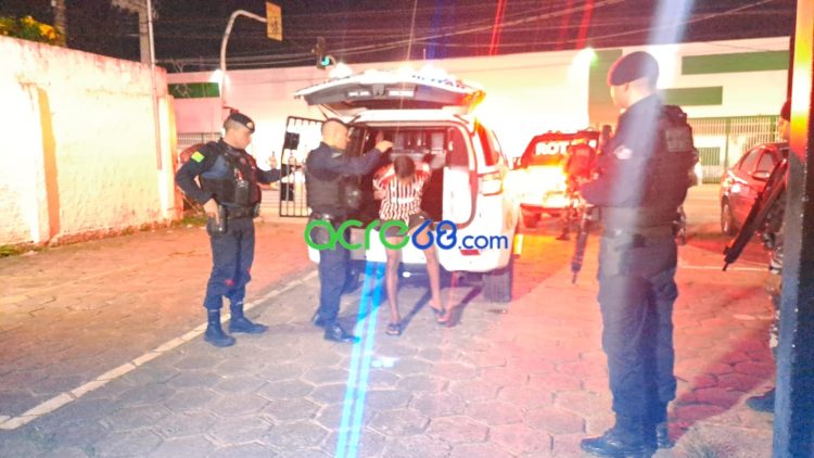 Dupla é presa com skank, dinheiro e aves silvestres durante ação policial no Eldorado