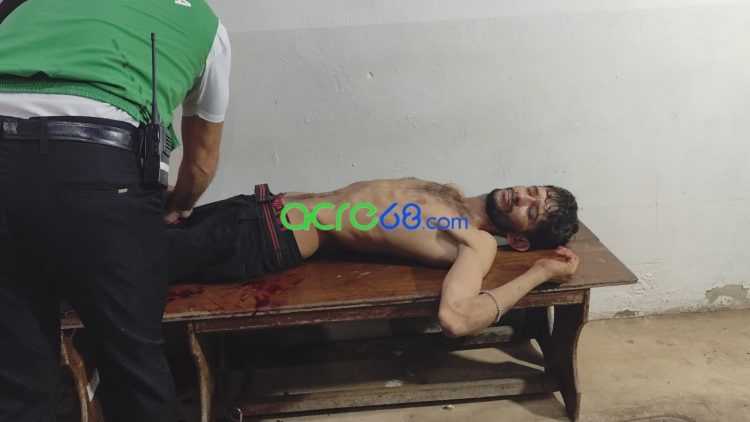 Tentativa de furto em estacionamento de supermercado acaba com suspeito esfaqueado pela própria arma na Capital