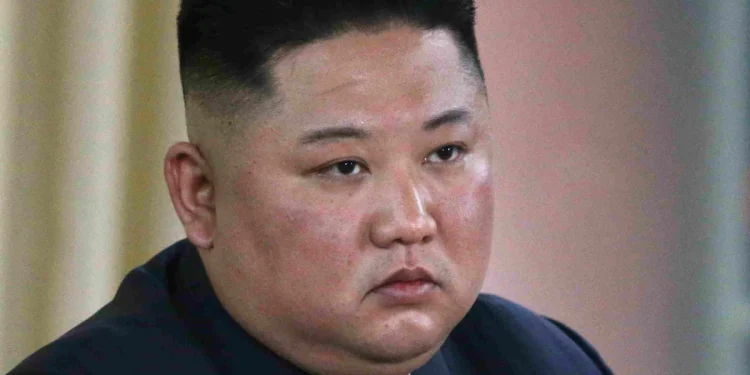 Agência afirma que Kim Jong Un é “extremamente obeso” e pesa mais de 140 kg