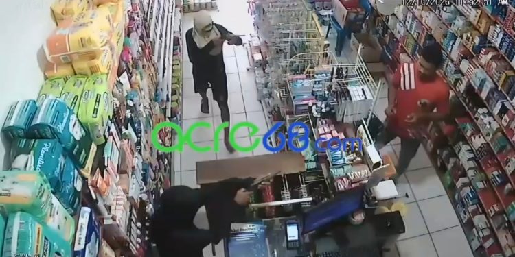 Assalto a mão armada em drogaria mobiliza polícia e causa pânico em Tarauacá