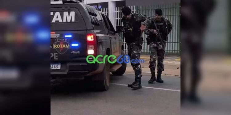 Homem é preso pela ROTAM com maconha camuflada em caixa de chocolates no bairro São Sebastião