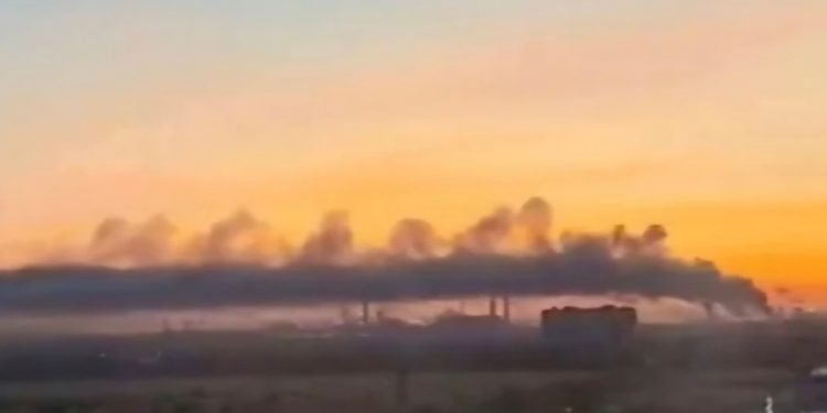 Ucrânia ataca fábricas e alvos militares em diferentes regiões da Rússia. Vídeo