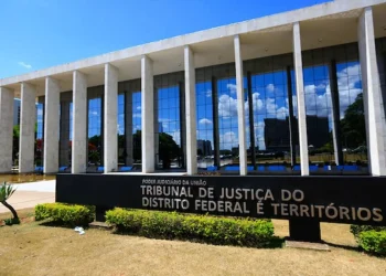 Justiça do DF bloqueia R$ 98 mil de plataforma de apostas após fim das bets