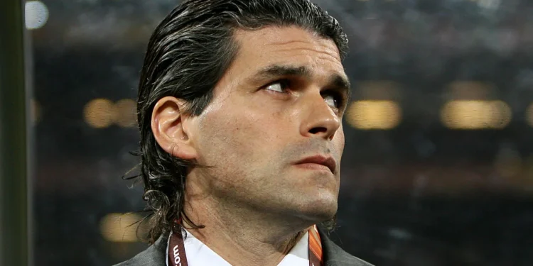 Ex-Flamengo vendia diploma falso de técnico a astros do futebol brasileiro