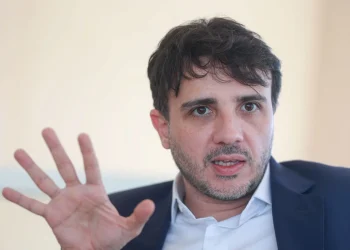 Renan Santos diz que eventual fuga de Flávio era “caminho natural”