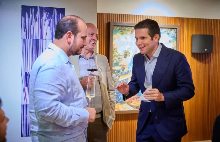 Careca do INSS esteve com Hugo Motta e ministro do TCU em casa de lobista