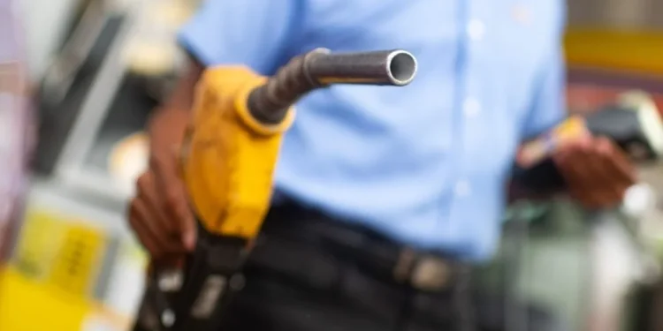 Governo Lula prorroga subvenção de R$ 2,12 ao diesel por 30 dias