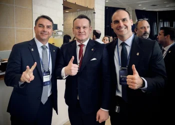 Brasileiras buscam o Itamaraty após serem “caçadas” por deputado da Polônia