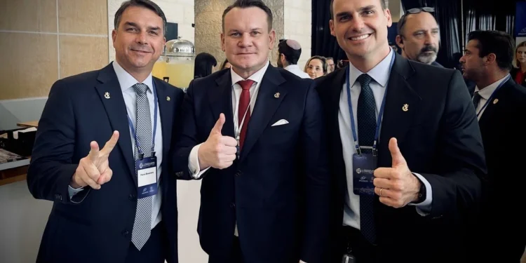 Brasileiras buscam o Itamaraty após serem “caçadas” por deputado da Polônia