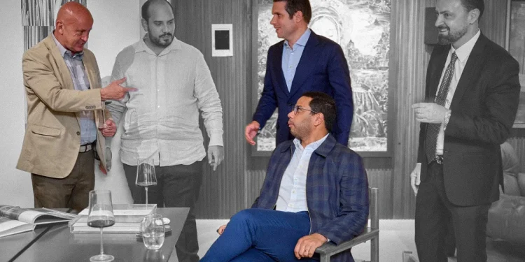 Careca do INSS esteve com Hugo Motta e ministro do TCU em casa de lobista