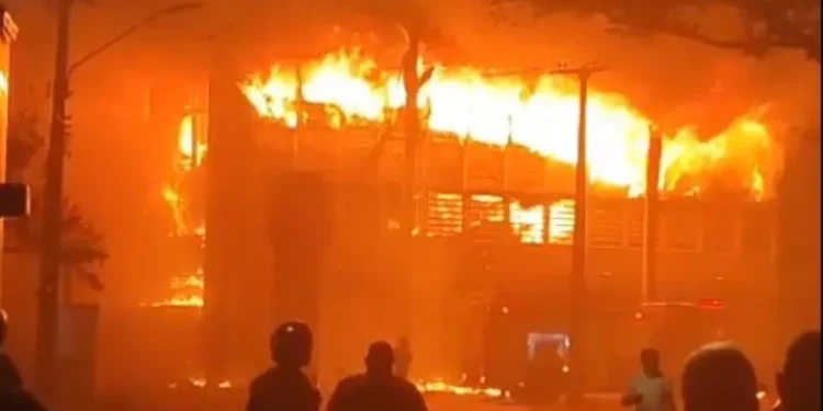 Incêndio atinge prédio de inovação da UFPE, no Recife. Veja vídeo