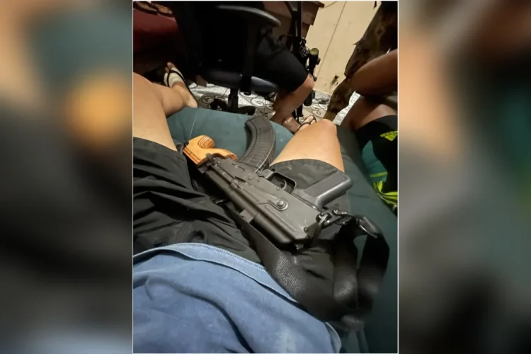 PM morto no Rio foi filmado dançando funk com fuzil e gritando “é o CV”. Veja vídeo