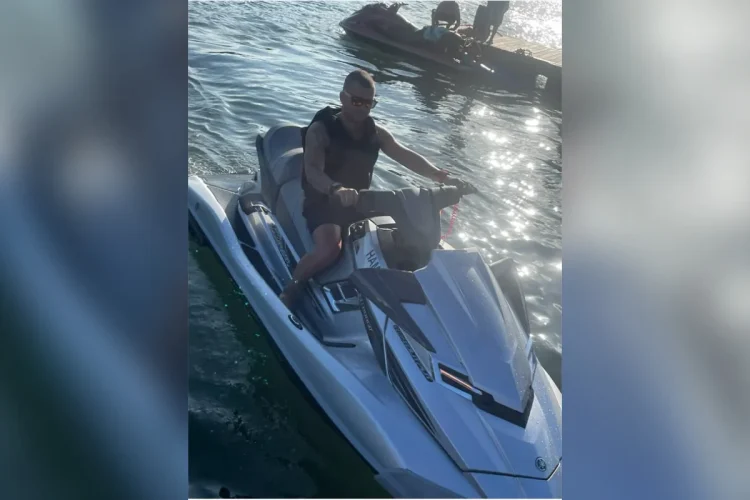 PM morto no Rio foi filmado dançando funk com fuzil e gritando “é o CV”. Veja vídeo